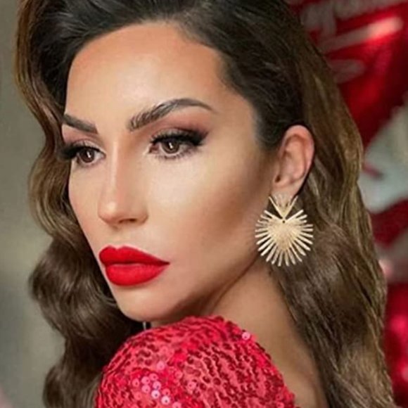 "Queen's Gold Heart" Earrings - Picture 5 of 5